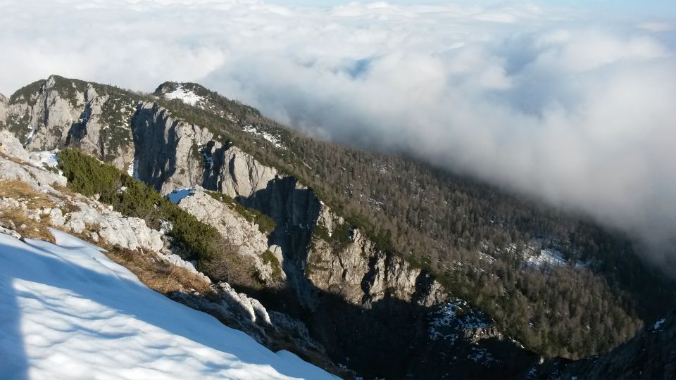 Razgled iz vrha na SV pobočja pred Debelo pečjo