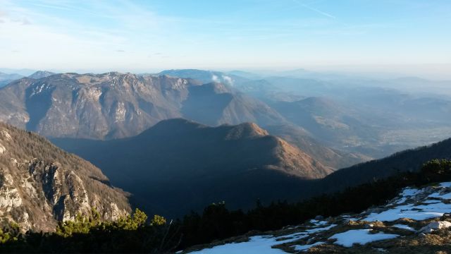 Razgled na Veliko planino (levo) in Kamniški vrh (desno)
