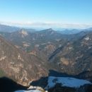 Razgled z vrha na Jezersko in okoliške vrhove