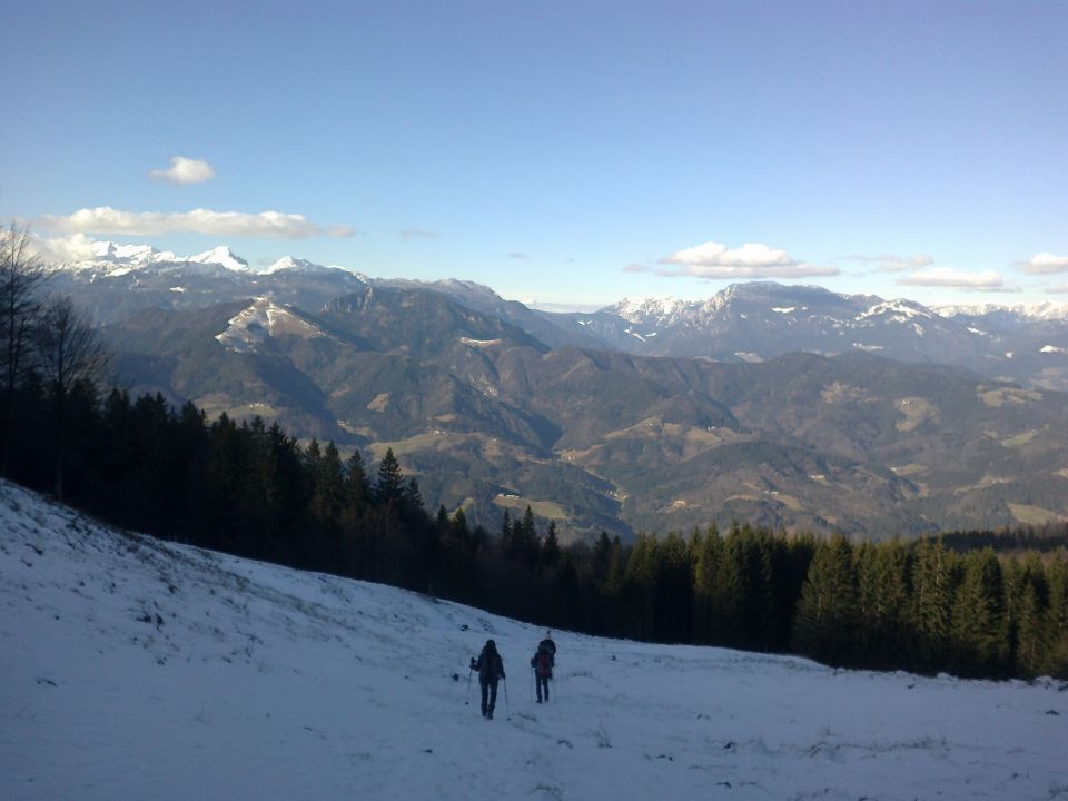 Nadaljnja pot in razgled na Kamniško-Savinjske alpe