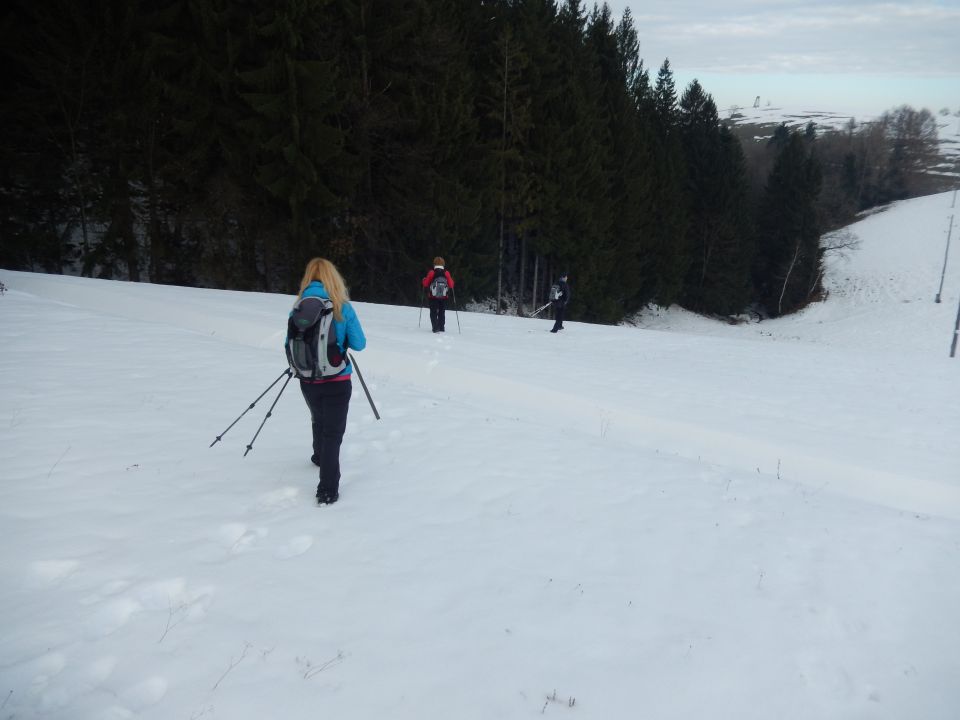 Spust čez zasnežena pobočja