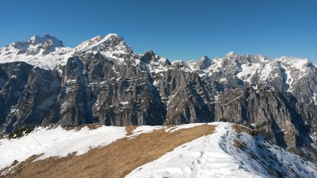 Razgled z vrha na Triglav, Rjavino, Luknjo peč, Škrlatico in Martuljške gore