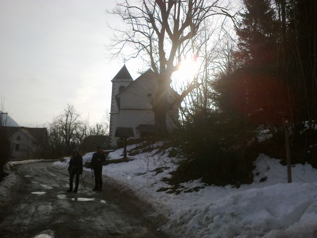 Pot mimo cerkve