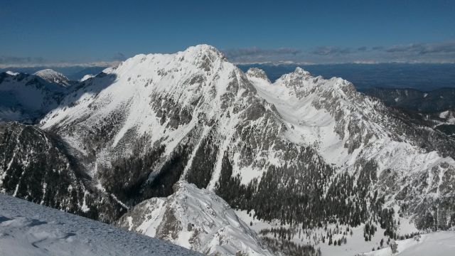 Razgled z vrha na Vrtačo, Zelenjak in Palec (od leve proti desni)