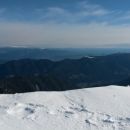 Razgled z vrha na Zahodne Karavanke (v ospredju) in Avstrijske gore (v ozadju)