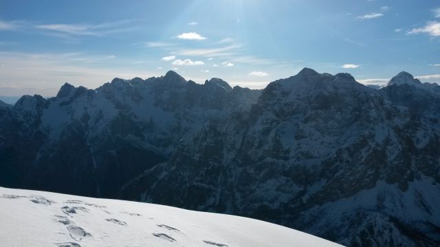 Razgled z vrha na Matuljške gore, Škrlatico, Prisojnik in Triglav (od leve proti desni)