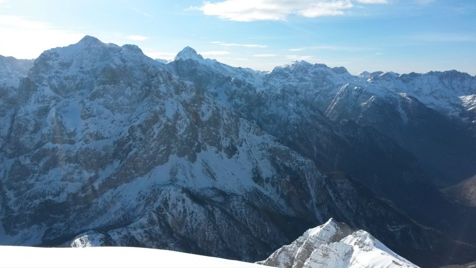 Razgled z vrha na Prisojnik, Triglav, Kanjavec in Veliko Špičje (od leve proti desni)