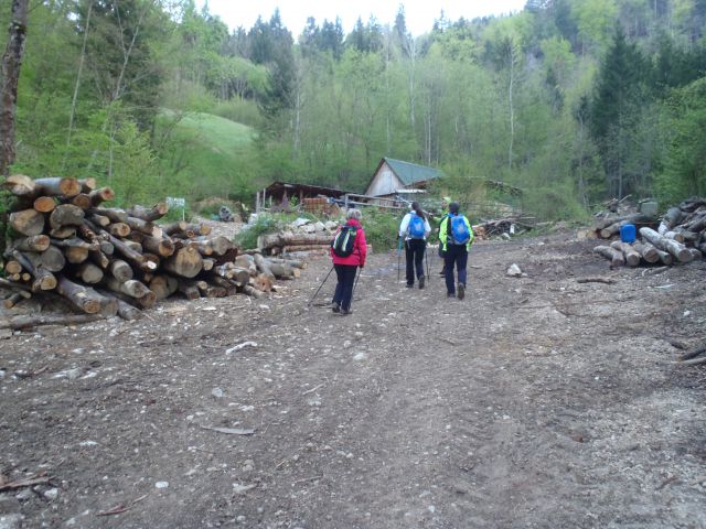 20150426 Ajdna-Valvazor-planine-Brezn. peči - foto