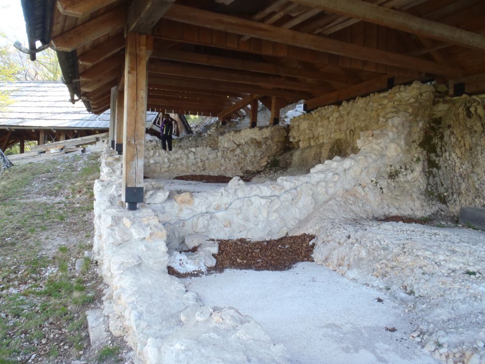 20150426 Ajdna-Valvazor-planine-Brezn. peči - foto povečava