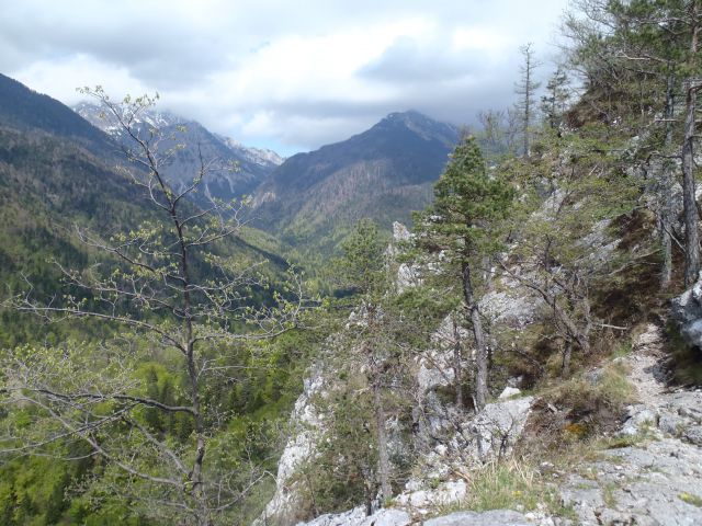 20150426 Ajdna-Valvazor-planine-Brezn. peči - foto