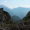 Razgled s poti na Kočno, Kalško goro in Kalški greben (od leve proti desni)