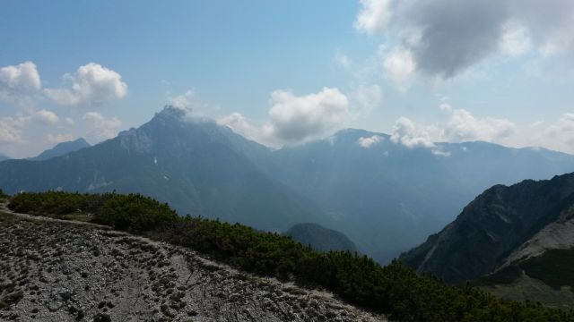 Razgled z vrha na Veliko Babo, Kočno, Kalško goro, Kalški greben in Krvavec