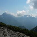 Razgled z vrha na Veliko Babo, Kočno, Kalško goro, Kalški greben in Krvavec