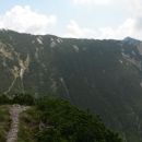 Razgled z vrha na Mali Grintovec (levo naprej) in Srednji vrh (desno zadaj)