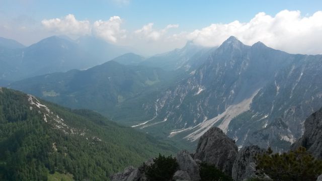 Razgled z vrha na Malo in Veliko Kladivo grebena Košute