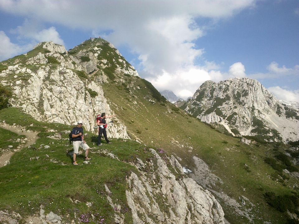 Malo pod vrhom Viševnika in razgled na Mali Draški vrh