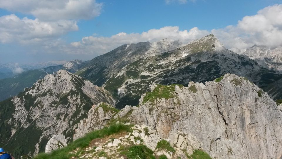 Razgled z vrha na Ablanco, Tosc in Veliki Draški vrh (od leve proti desni)