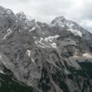 Razgled z vrha na Grintovec (levo) in Jezersko Kočno (desno)