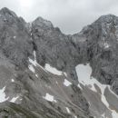 Razgled z vrha na Rinke (levo) in Skuto (desno)