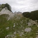 Pot proti Jezerskemu sedlu in razgled nazaj na Ledinski vrh