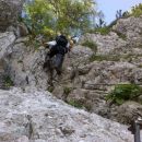 Zavarovana plezalna pot na Stol