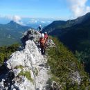 Zavarovana plezalna pot na Stol