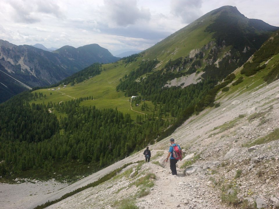 Spust proti Celovški koči in razgled na Ovčji vrh