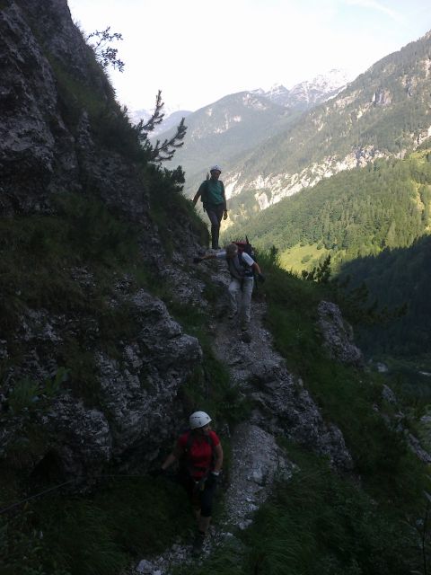 Zavarovana plezalna pot na Plešivec