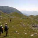 Pot čez travnato pobočje proti vrhu Koštrunovca