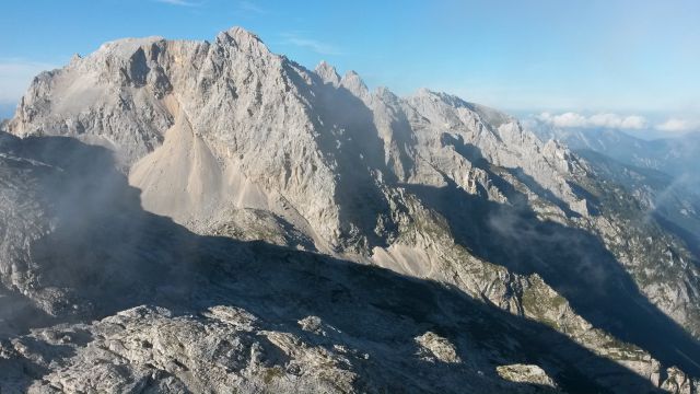 Razgled iz vrha na Dolkovo špico in Škrlatico