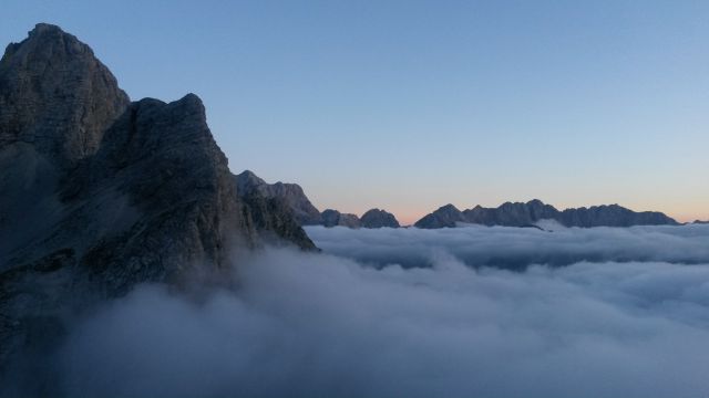 Večerni razgledi od Pogačnikovega doma na Kriških podih