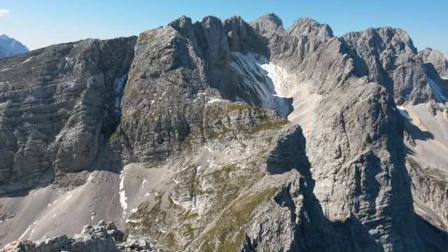 Razgled iz vrha na Škrnatarico, Dovški križ, Škrlatico, Veliki Oltar in Široko peč