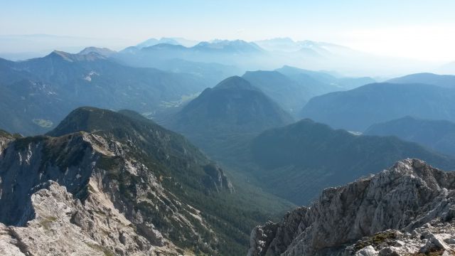 Razgled iz vrha na Karavanke in Kamniško-Savinjske alpe