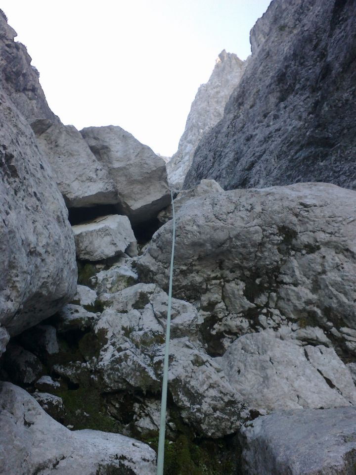 Vzpon čez prvi del skalnih skokov (II. stopnja težavnosti plezanja)