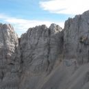 Razgled iz vrha na Dovški križ (desno) in greben do Škrnatarice (levo)