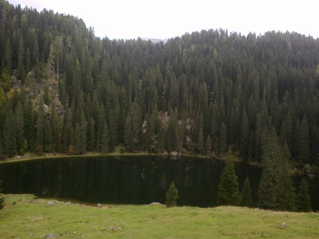 Pogled na jezero ob koči