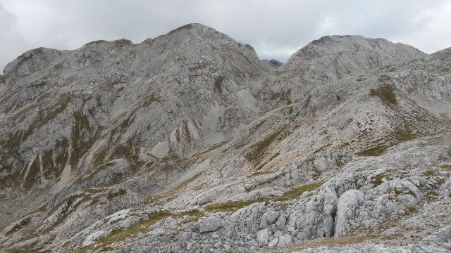 Razgled iz vrha na Malo Zelnarico (levo) in Veliko Zelnarico (desno)