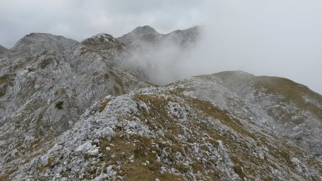 Razgled iz vrha na Veliko Zelnarico, Srednji Vogel in Zadnji Vogel (od leve proti desni)