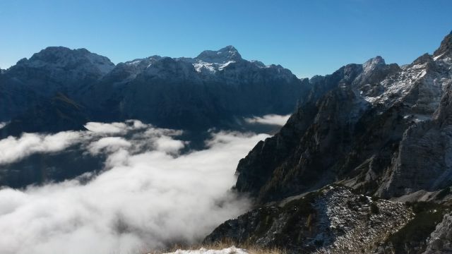 Razgled iz vrha na Rjavino, Vrbanove špice, Cmir, Triglav in Stenar (od leve proti desni)