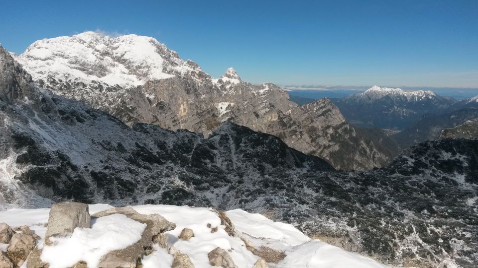 Razgled iz vrha na Rjavino, Luknjo peč in Kepo (od leve proti desni)