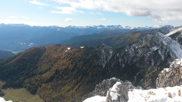 Razgled iz vrha na Bohinjske gore in Ablanco (desno v ospredju)