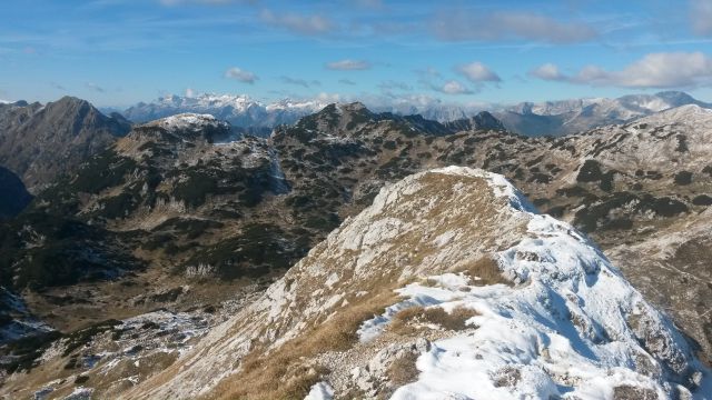 Razgled iz vrha na Kaninsko pogorje in Montaževo skupino