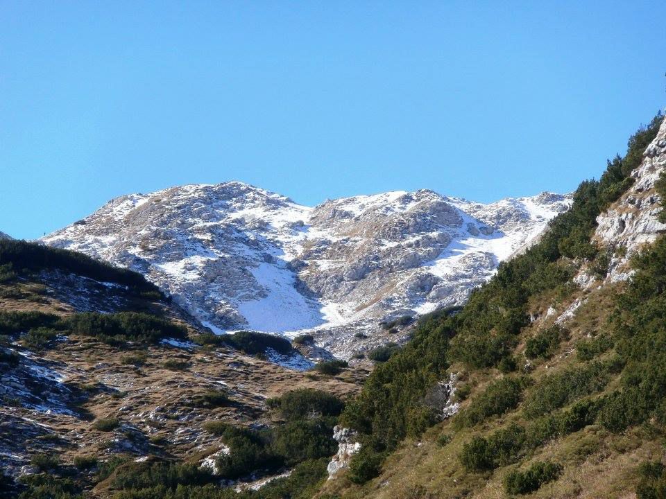 Razgled iz poti na pobočje Lanževice (približano)