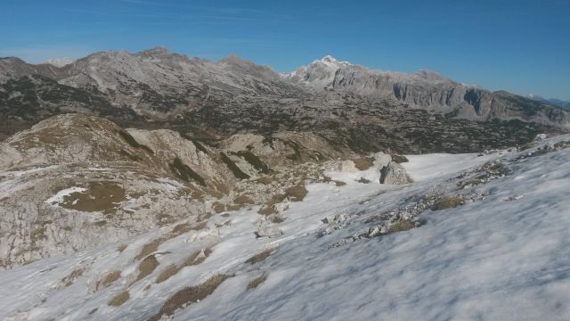 Razgled iz vrha na Plaski Vogel, Špičje, Triglav, Vršake, Vogle in Debeli vrh