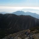 Razgled iz vrha v ospredju na Dleskovec ter v ozadju na Veliki Rogatec in Lepenatko