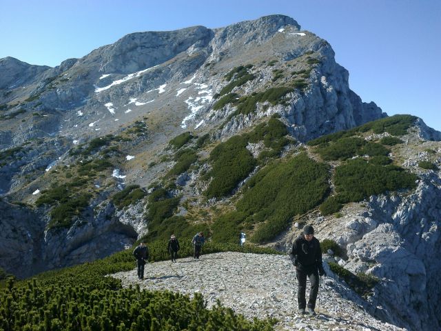 Vzpon na Moličko peč ter razgled nazaj na Veliki vrh (Veža) in Veliko Zelenico