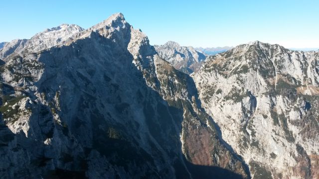 Razgled iz vrha na Planjavo, Ojstrico, Mrzlo goro in Krofičko (od leve proti desni)