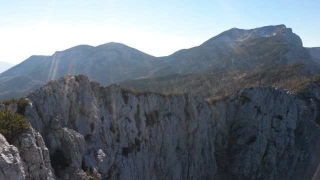 Razgled iz vrha na Dleskovec, Veliki vrh (Veža) in Veliko Zelenico (od leve proti desni)