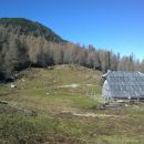 Razgled iz poti na Planino Polšak in Križevnik nad njo