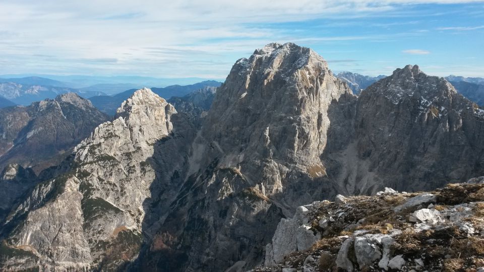 Razgled iz vrha na Kamnitega lovca, Monte Nabojs, Viš in Koštrunove špice